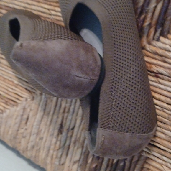 Flats - Picture 3 of 5